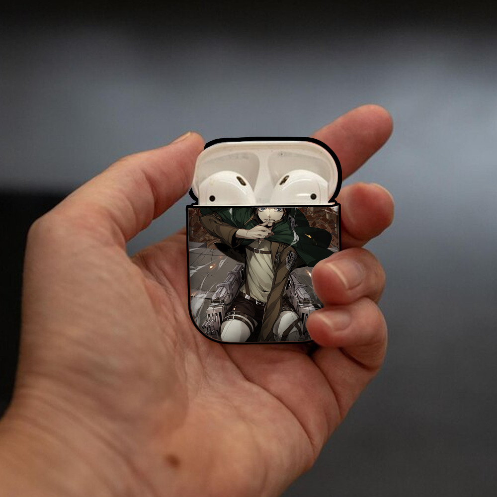 進撃の巨人 Attack on Titan AirPods 第2世代保護ケース ハードシェル ブラック 耐衝撃・防指紋・カラビナ付き