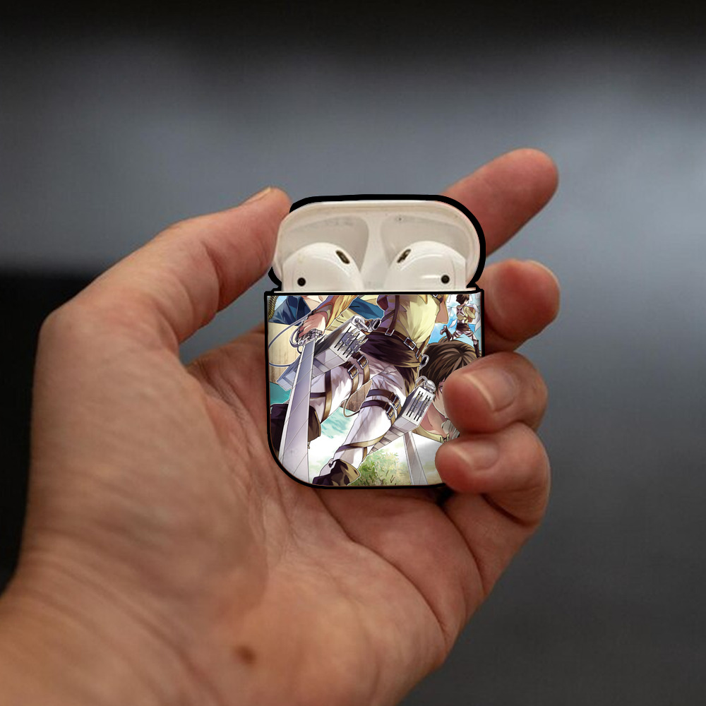 進撃の巨人 Attack on Titan AirPods 第2世代保護ケース ハードシェル ブラック 耐衝撃・防指紋・カラビナ付き