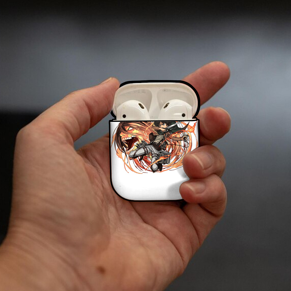 進撃の巨人 エレン･イェーガー Attack on Titan Eren Jäger AirPods 第2世代保護ケース ハードシェル ブラック 耐衝撃・防指紋・カラビナ付き