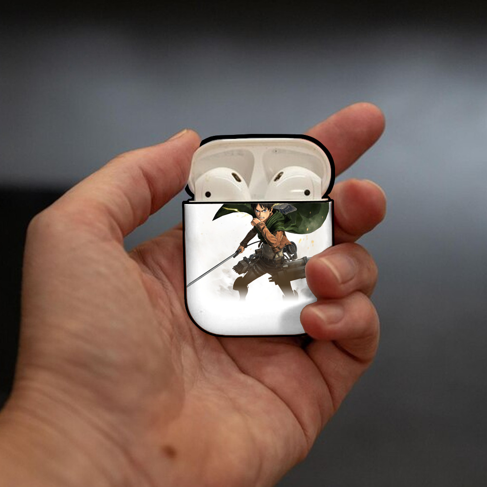 進撃の巨人 エレン･イェーガー Attack on Titan Eren Jäger AirPods 第2世代保護ケース ハードシェル ブラック 耐衝撃・防指紋・カラビナ付き