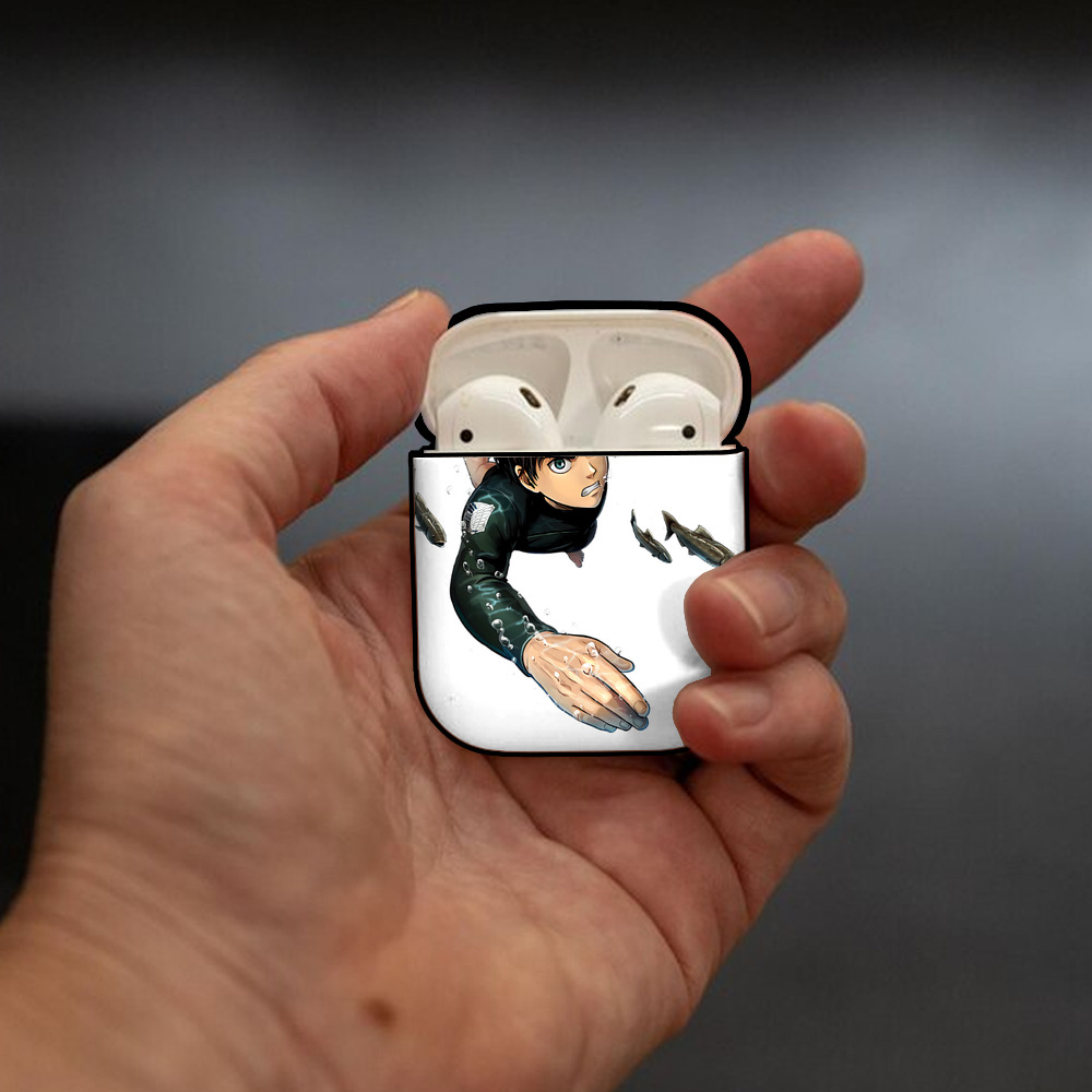 進撃の巨人 エレン･イェーガー Attack on Titan Eren Jäger AirPods 第2世代保護ケース ハードシェル ブラック 耐衝撃・防指紋・カラビナ付き