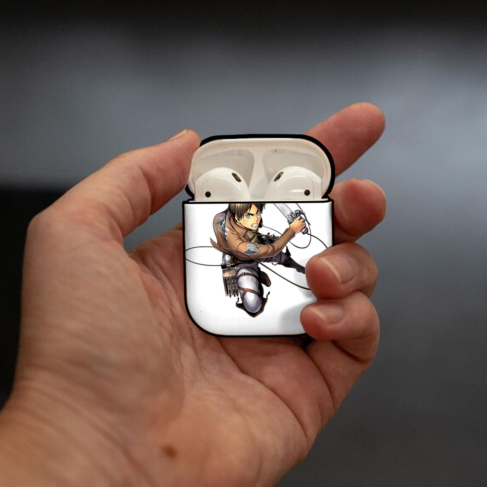 進撃の巨人 エレン･イェーガー Attack on Titan Eren Jäger AirPods 第2世代保護ケース ハードシェル ブラック 耐衝撃・防指紋・カラビナ付き