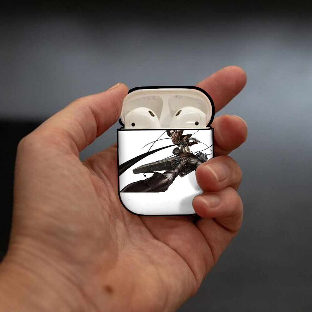 進撃の巨人 エレン･イェーガー Attack on Titan Eren Jäger AirPods 第2世代保護ケース ハードシェル ブラック 耐衝撃・防指紋・カラビナ付き