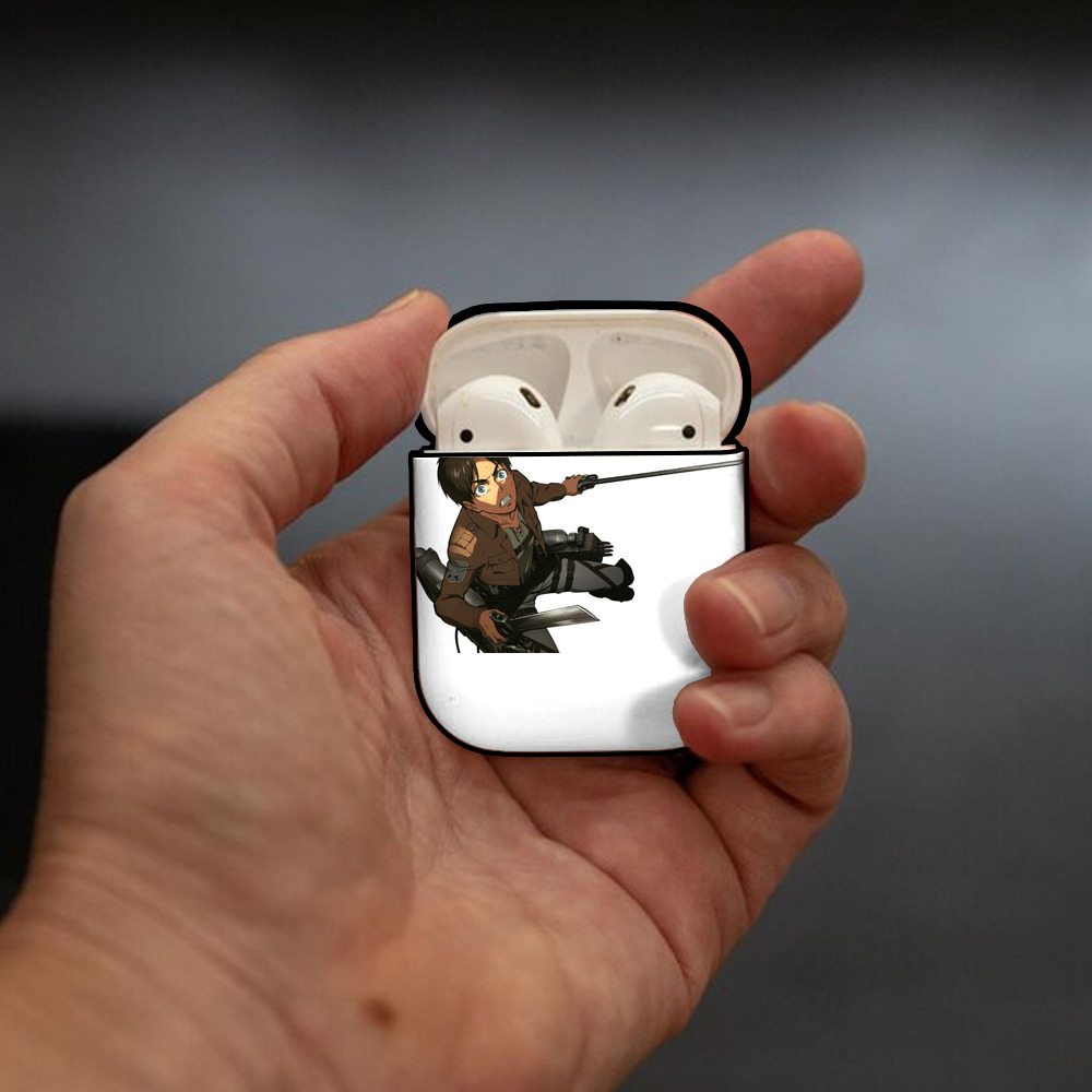 進撃の巨人 エレン･イェーガー Attack on Titan Eren Jäger AirPods 第2世代保護ケース ハードシェル ブラック 耐衝撃・防指紋・カラビナ付き