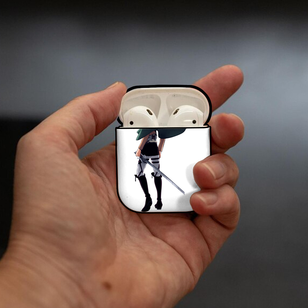 進撃の巨人 エレン･イェーガー Attack on Titan Eren Jäger AirPods 第2世代保護ケース ハードシェル ブラック 耐衝撃・防指紋・カラビナ付き