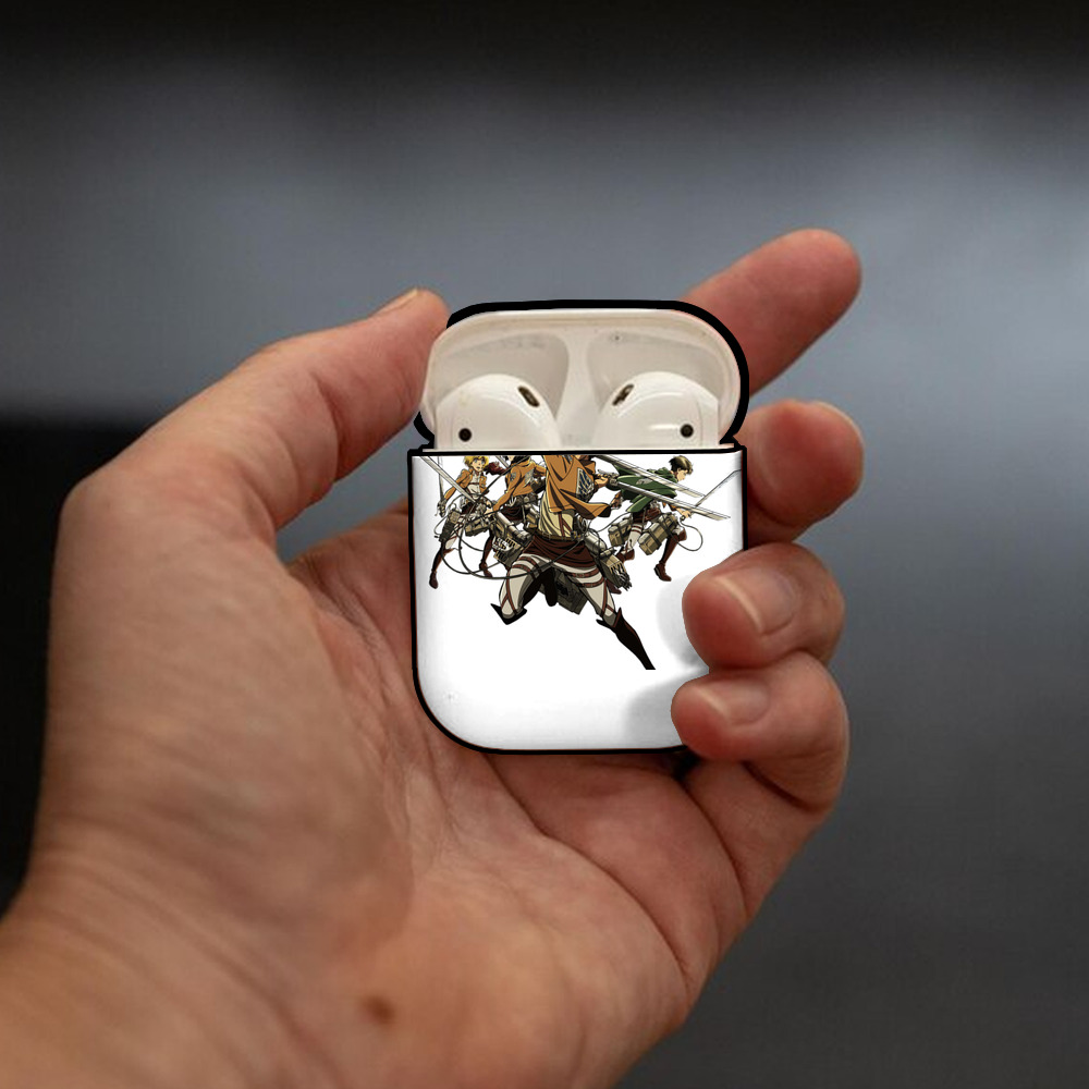 進撃の巨人 エレン･イェーガー Attack on Titan Eren Jäger AirPods 第2世代保護ケース ハードシェル ブラック 耐衝撃・防指紋・カラビナ付き