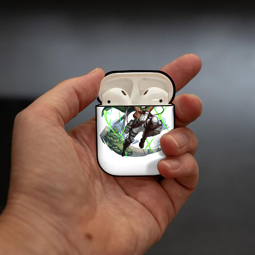 進撃の巨人 ミカサ·アッカーマン Attack on Titan Mikasa Ackerman AirPods 第2世代保護ケース ハードシェル ブラック 耐衝撃・防指紋・カラビナ付き