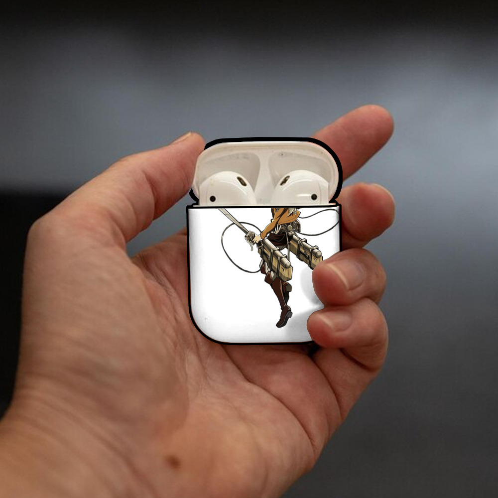 進撃の巨人 ミカサ·アッカーマン Attack on Titan Mikasa Ackerman AirPods 第2世代保護ケース ハードシェル ブラック 耐衝撃・防指紋・カラビナ付き