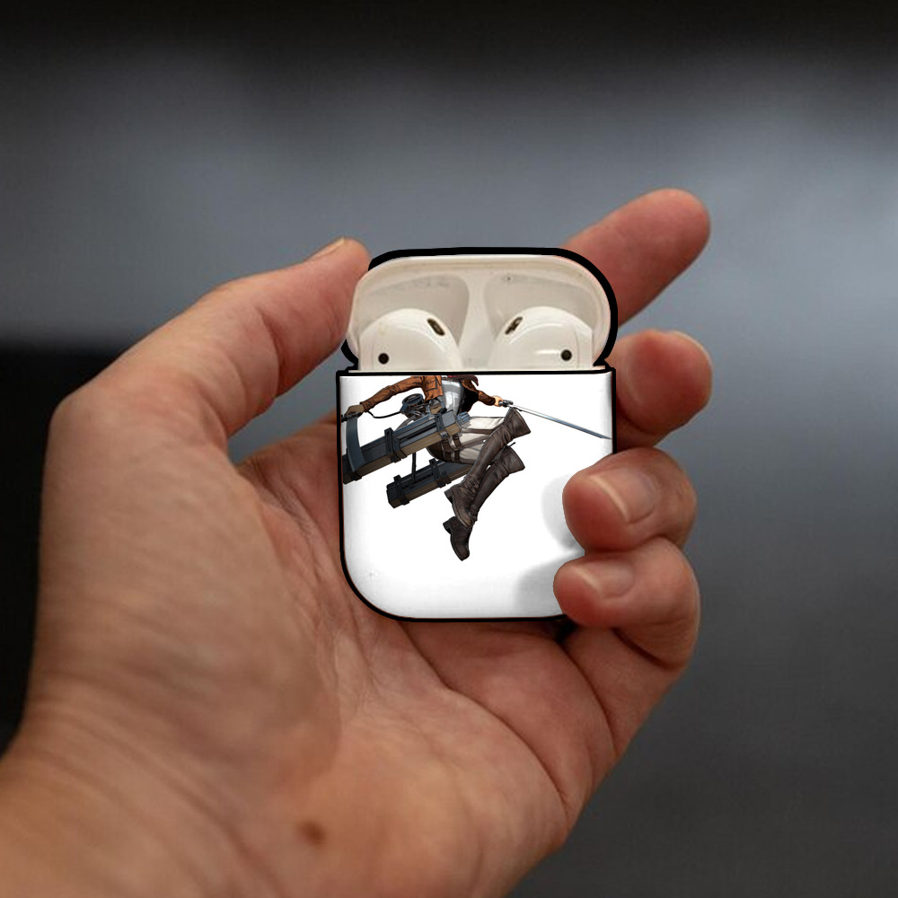 進撃の巨人 ミカサ·アッカーマン Attack on Titan Mikasa Ackerman AirPods 第2世代保護ケース ハードシェル ブラック 耐衝撃・防指紋・カラビナ付き