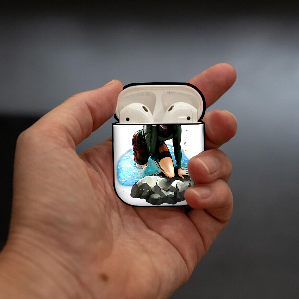 進撃の巨人 ミカサ·アッカーマン Attack on Titan Mikasa Ackerman AirPods 第2世代保護ケース ハードシェル ブラック 耐衝撃・防指紋・カラビナ付き