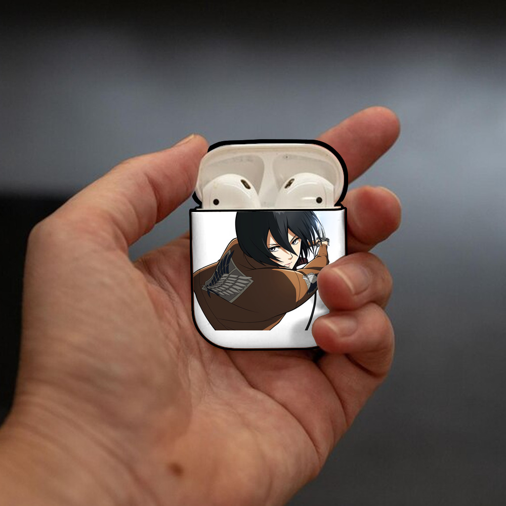 進撃の巨人 ミカサ·アッカーマン Attack on Titan Mikasa Ackerman AirPods 第2世代保護ケース ハードシェル ブラック 耐衝撃・防指紋・カラビナ付き