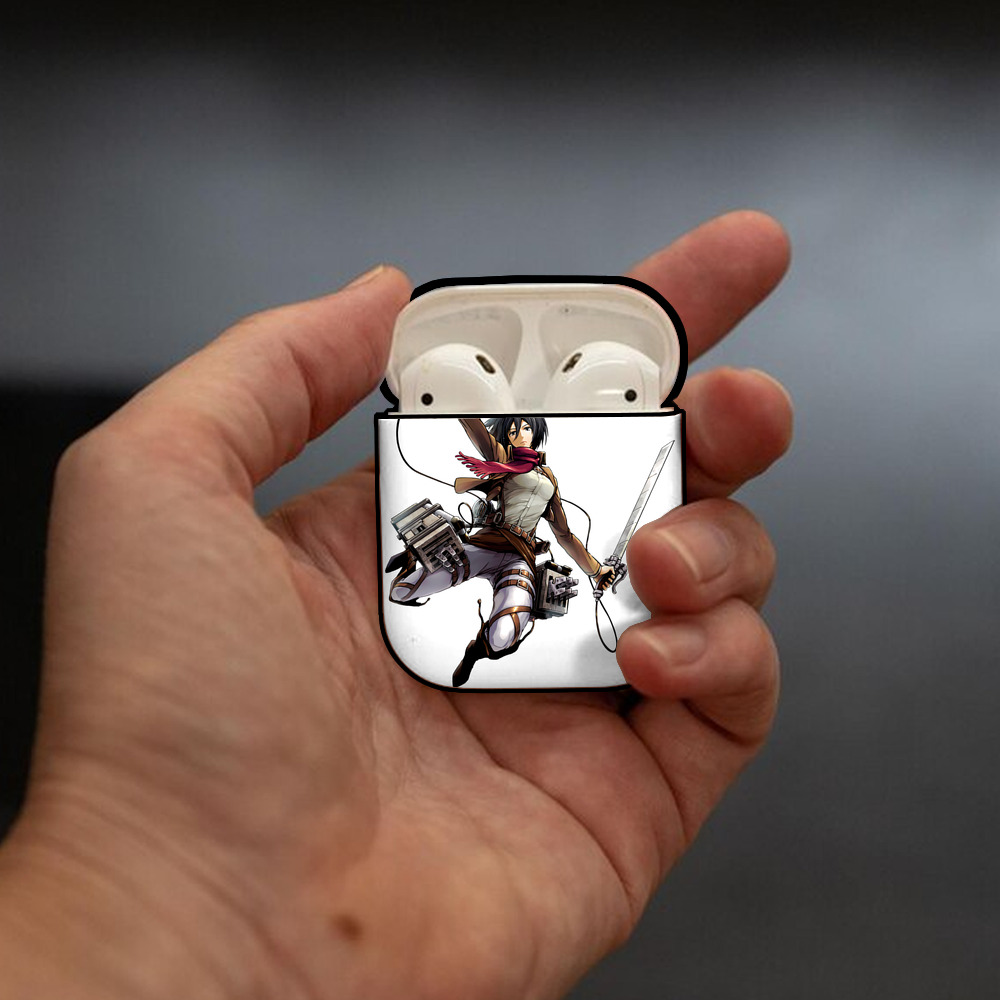 進撃の巨人 ミカサ·アッカーマン Attack on Titan Mikasa Ackerman AirPods 第2世代保護ケース ハードシェル ブラック 耐衝撃・防指紋・カラビナ付き