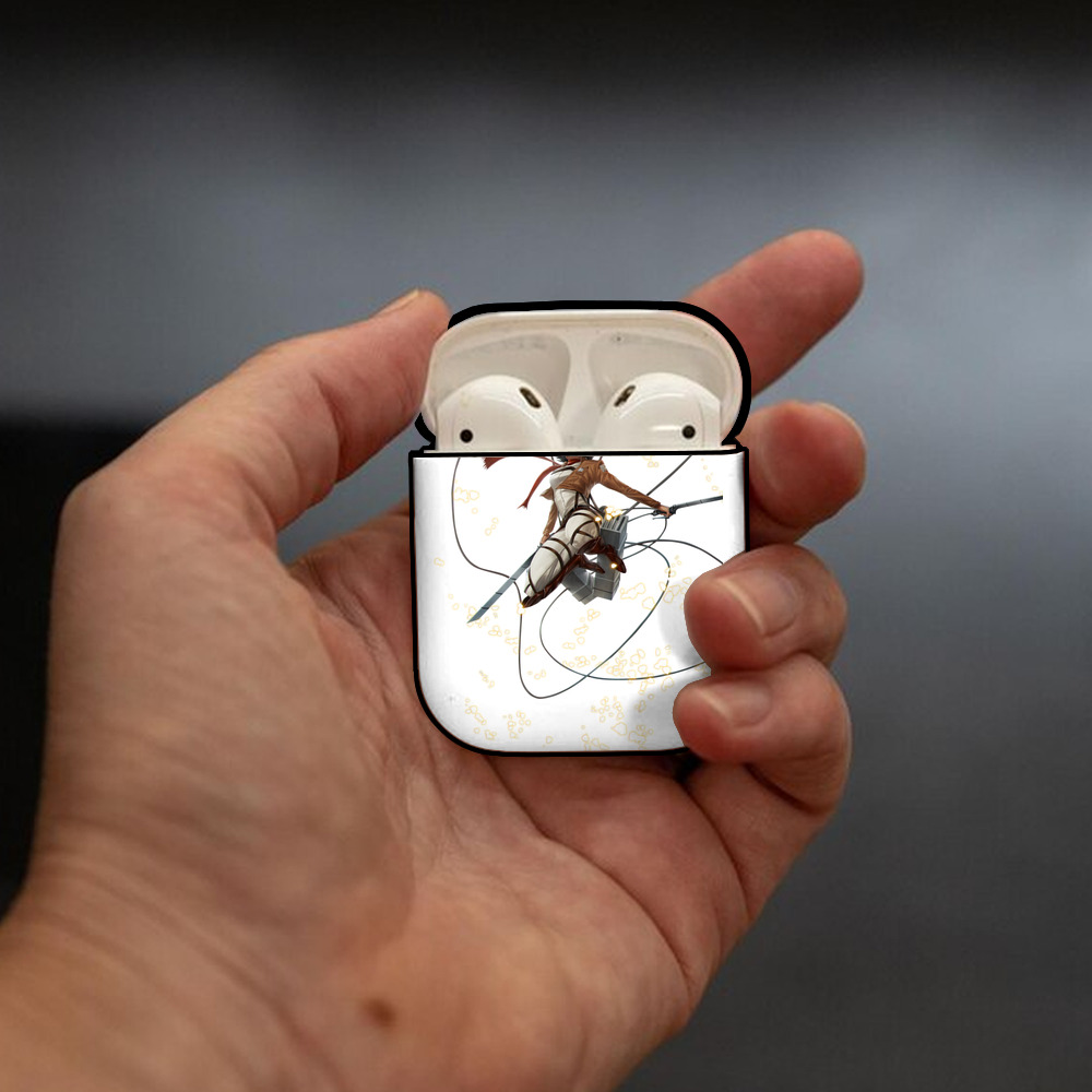進撃の巨人 ミカサ·アッカーマン Attack on Titan Mikasa Ackerman AirPods 第2世代保護ケース ハードシェル ブラック 耐衝撃・防指紋・カラビナ付き