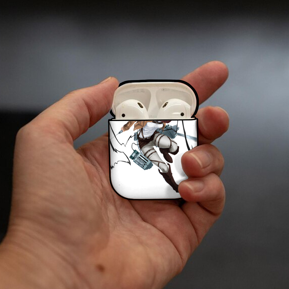 進撃の巨人 ミカサ·アッカーマン Attack on Titan Mikasa Ackerman AirPods 第2世代保護ケース ハードシェル ブラック 耐衝撃・防指紋・カラビナ付き