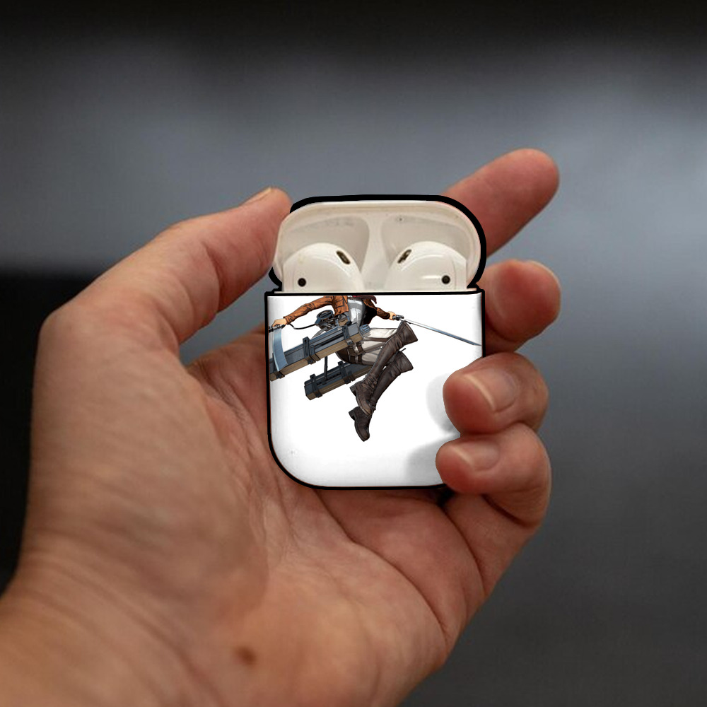 進撃の巨人 ミカサ·アッカーマン Attack on Titan Mikasa Ackerman AirPods 第2世代保護ケース ハードシェル ブラック 耐衝撃・防指紋・カラビナ付き
