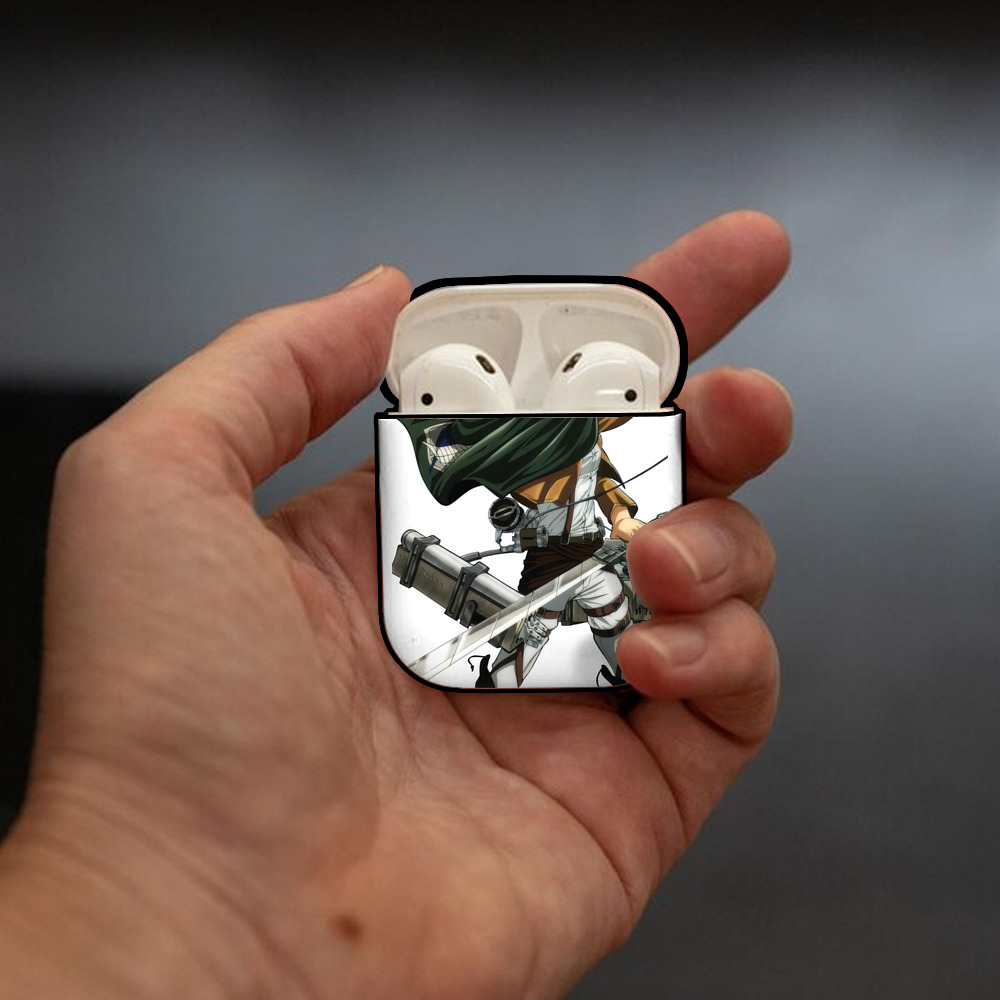 進撃の巨人 ミカサ·アッカーマン Attack on Titan Mikasa Ackerman AirPods 第2世代保護ケース ハードシェル ブラック 耐衝撃・防指紋・カラビナ付き