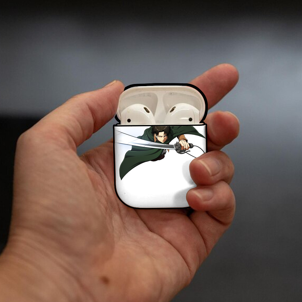 進撃の巨人 リヴァイ·アッカーマン Attack on Titan Levi Ackerman AirPods 第2世代保護ケース ハードシェル ブラック 耐衝撃・防指紋・カラビナ付き