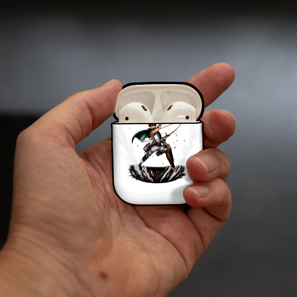 進撃の巨人 リヴァイ·アッカーマン Attack on Titan Levi Ackerman AirPods 第2世代保護ケース ハードシェル ブラック 耐衝撃・防指紋・カラビナ付き