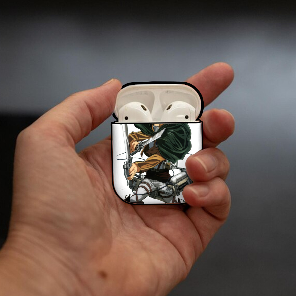 進撃の巨人 リヴァイ·アッカーマン Attack on Titan Levi Ackerman AirPods 第2世代保護ケース ハードシェル ブラック 耐衝撃・防指紋・カラビナ付き