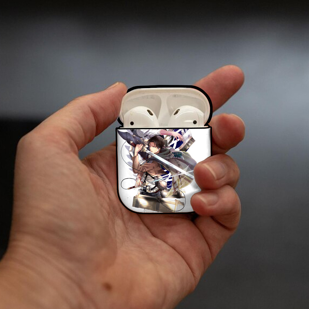 進撃の巨人 リヴァイ·アッカーマン Attack on Titan Levi Ackerman AirPods 第2世代保護ケース ハードシェル ブラック 耐衝撃・防指紋・カラビナ付き