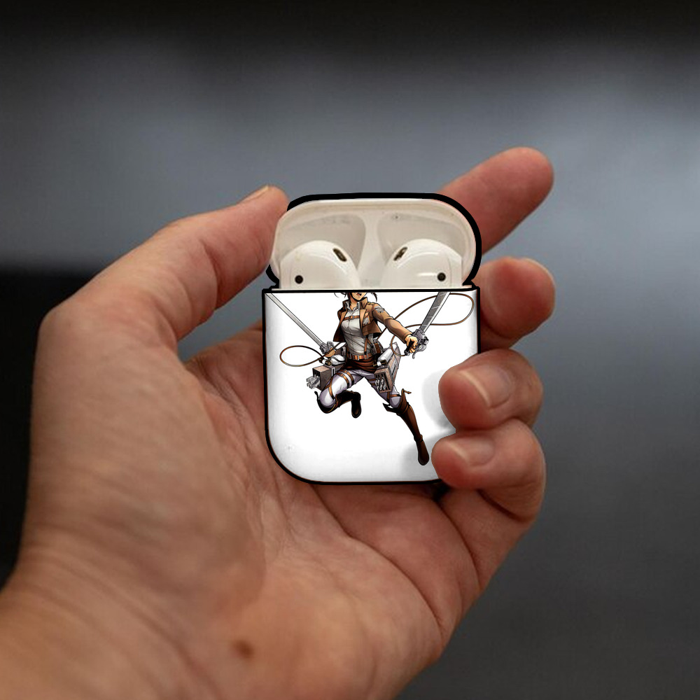 進撃の巨人 サシャ·ブラウス Attack on Titan Sasha Blaus AirPods 第2世代保護ケース ハードシェル ブラック 耐衝撃・防指紋・カラビナ付き