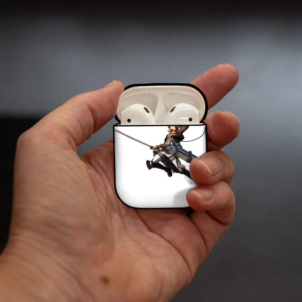 進撃の巨人 サシャ·ブラウス Attack on Titan Sasha Blaus AirPods 第2世代保護ケース ハードシェル ブラック 耐衝撃・防指紋・カラビナ付き
