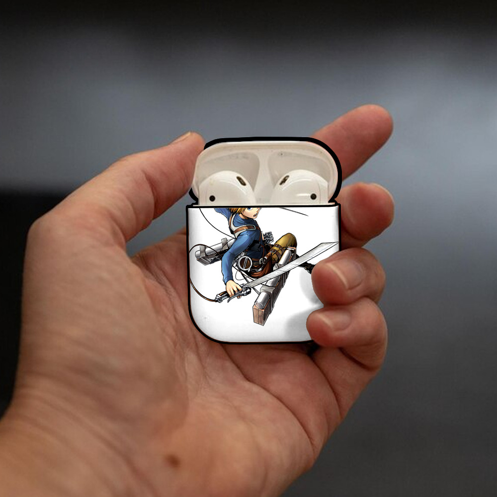 進撃の巨人 アルミン·アルレルト Attack on Titan Armin Arlert AirPods 第2世代保護ケース ハードシェル ブラック 耐衝撃・防指紋・カラビナ付き
