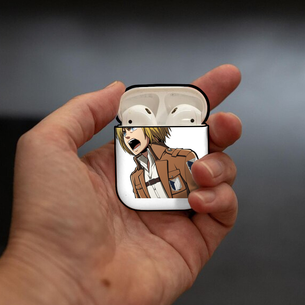 進撃の巨人 アルミン·アルレルト Attack on Titan Armin Arlert AirPods 第2世代保護ケース ハードシェル ブラック 耐衝撃・防指紋・カラビナ付き