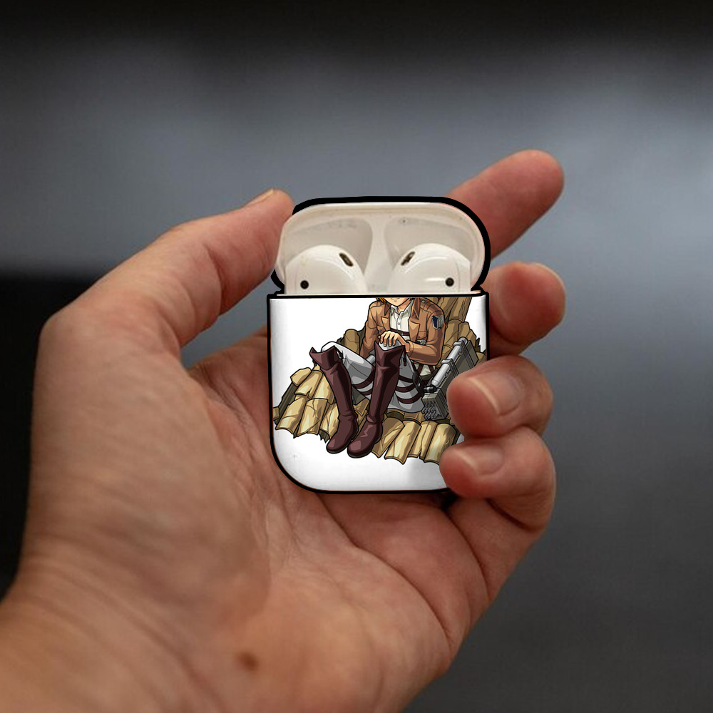 進撃の巨人 アルミン·アルレルト Attack on Titan Armin Arlert AirPods 第2世代保護ケース ハードシェル ブラック 耐衝撃・防指紋・カラビナ付き