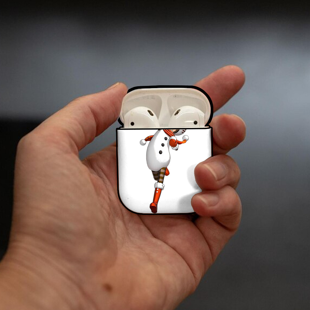 進撃の巨人 アルミン·アルレルト Attack on Titan Armin Arlert AirPods 第2世代保護ケース ハードシェル ブラック 耐衝撃・防指紋・カラビナ付き
