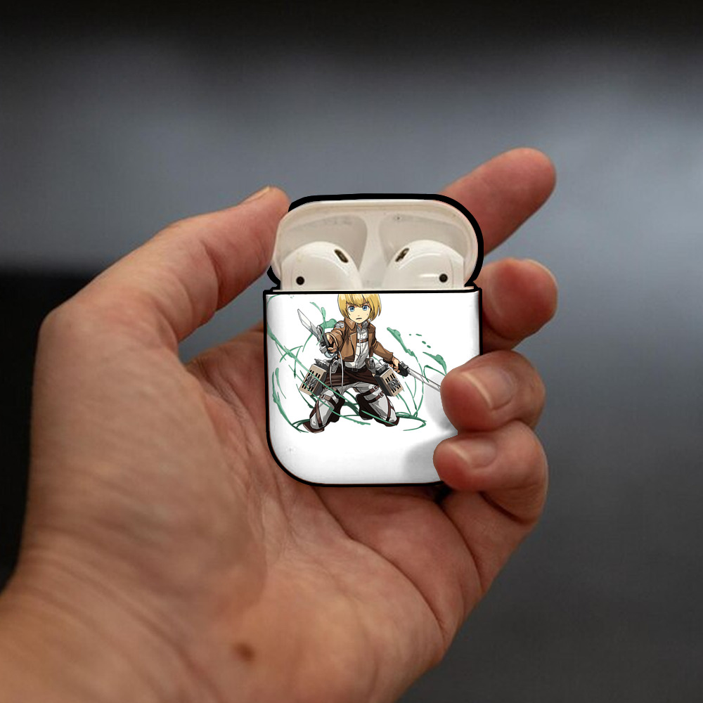 進撃の巨人 アルミン·アルレルト Attack on Titan Armin Arlert AirPods 第2世代保護ケース ハードシェル ブラック 耐衝撃・防指紋・カラビナ付き