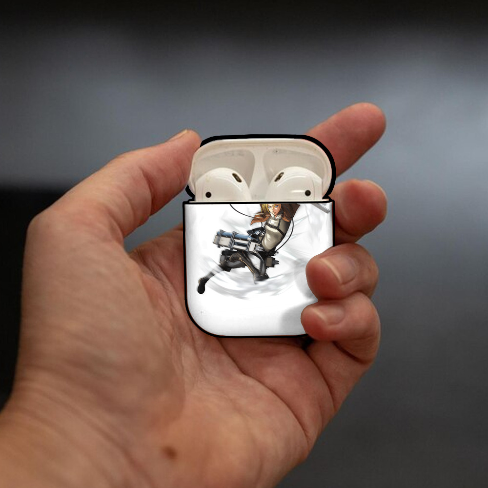 進撃の巨人 アニ・レオンハート Attack on Titan Annie Leonhart AirPods 第2世代保護ケース ハードシェル ブラック 耐衝撃・防指紋・カラビナ付き