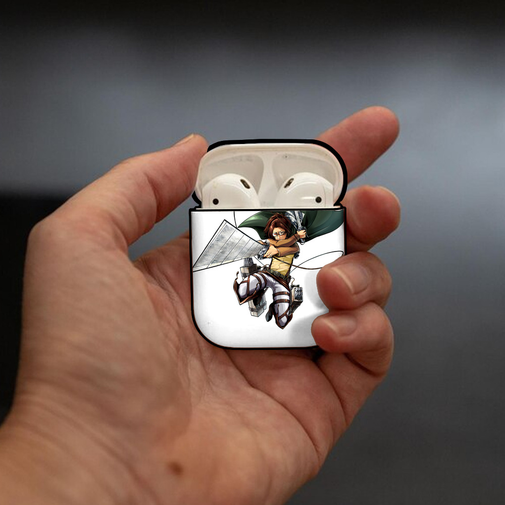 進撃の巨人 ハンジ·ゾエ Attack on Titan Hanji Zoe AirPods 第2世代保護ケース ハードシェル ブラック 耐衝撃・防指紋・カラビナ付き