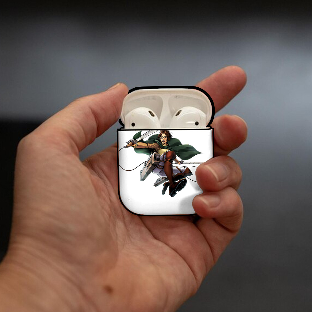 進撃の巨人 ハンジ·ゾエ Attack on Titan Hanji Zoe AirPods 第2世代保護ケース ハードシェル ブラック 耐衝撃・防指紋・カラビナ付き