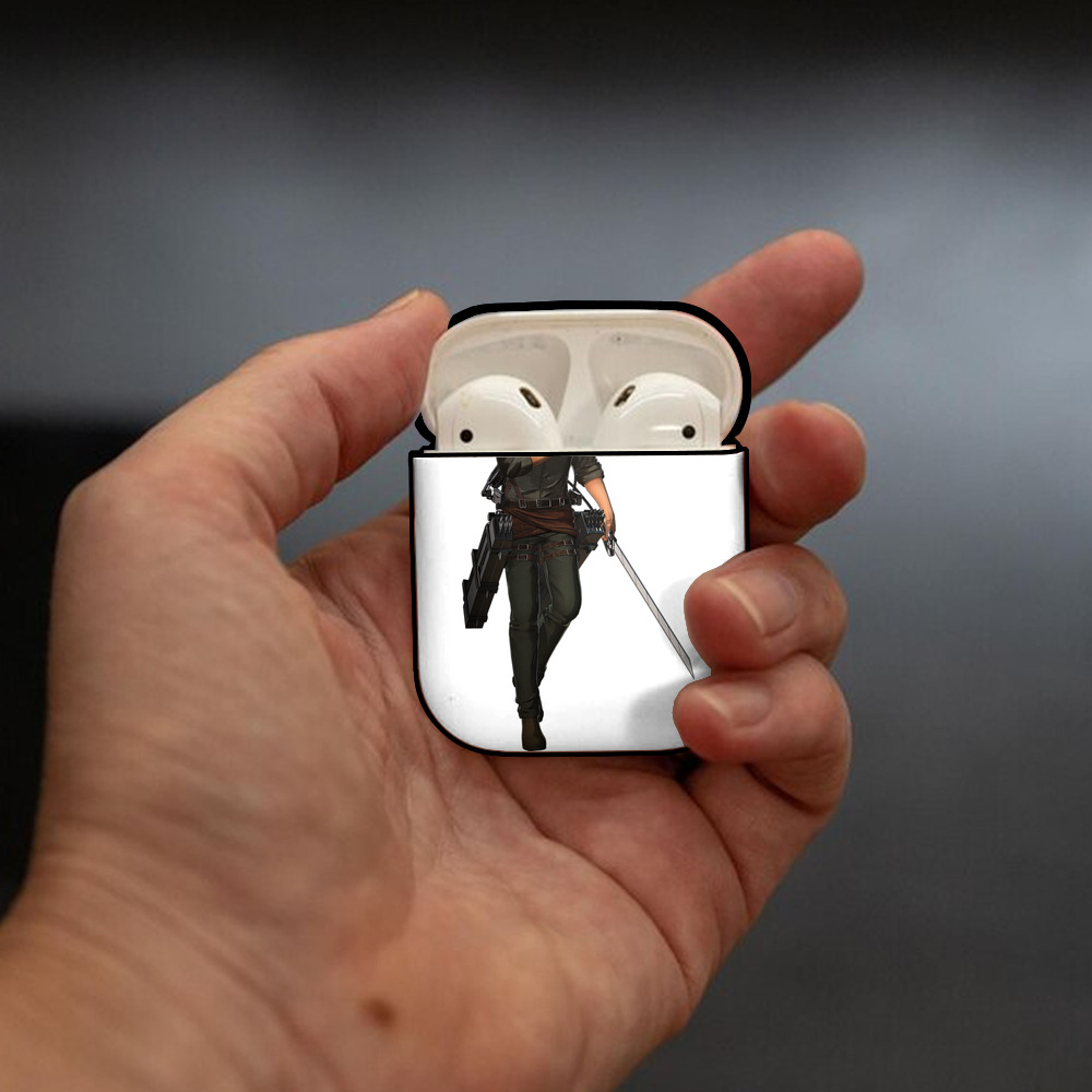 進撃の巨人 ライナー・ブラウン Attack on Titan Reiner Braun AirPods 第2世代保護ケース ハードシェル ブラック 耐衝撃・防指紋・カラビナ付き