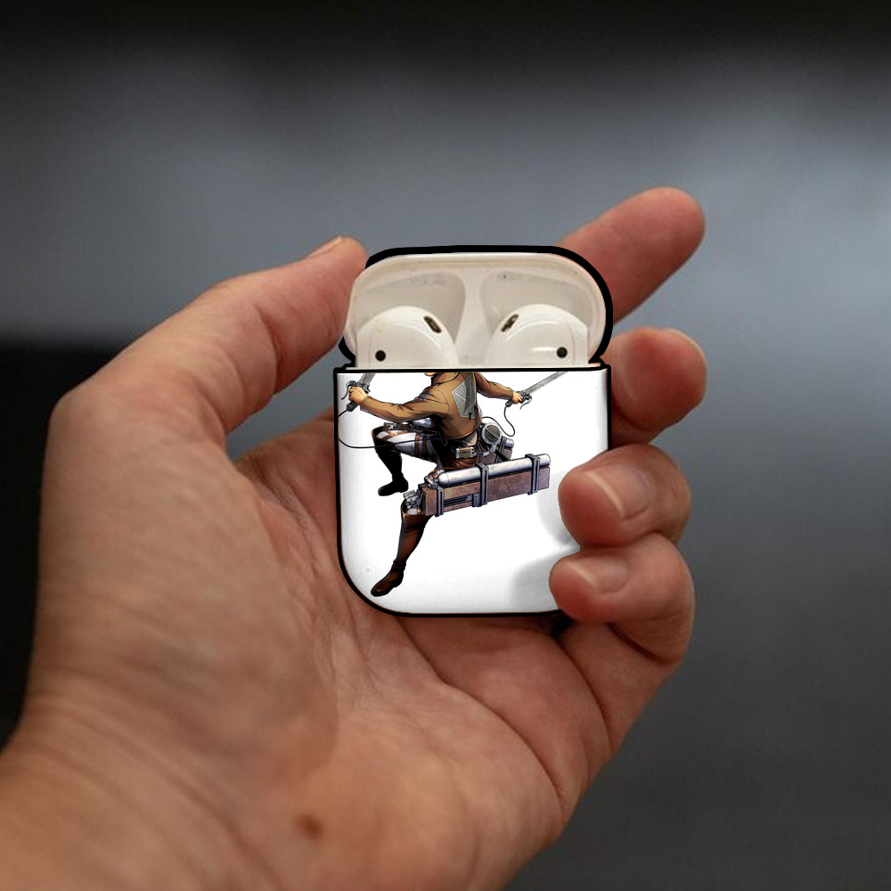 進撃の巨人 ライナー・ブラウン Attack on Titan Reiner Braun AirPods 第2世代保護ケース ハードシェル ブラック 耐衝撃・防指紋・カラビナ付き