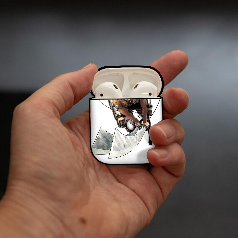 進撃の巨人 ライナー・ブラウン Attack on Titan Reiner Braun AirPods 第2世代保護ケース ハードシェル ブラック 耐衝撃・防指紋・カラビナ付き