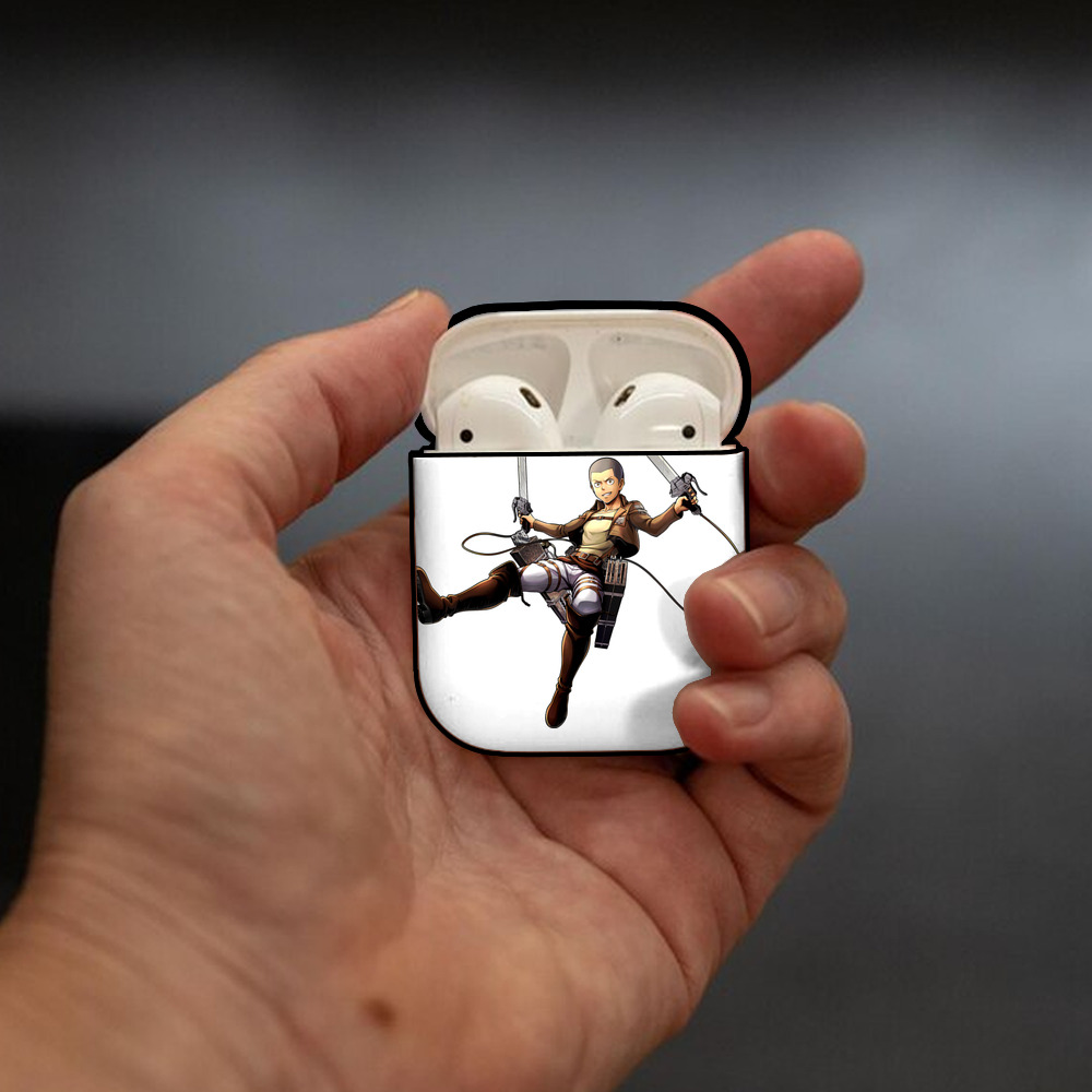 進撃の巨人 コニー·スプリンガー Attack on Titan Connie Springer AirPods 第2世代保護ケース ハードシェル ブラック 耐衝撃・防指紋・カラビナ付き