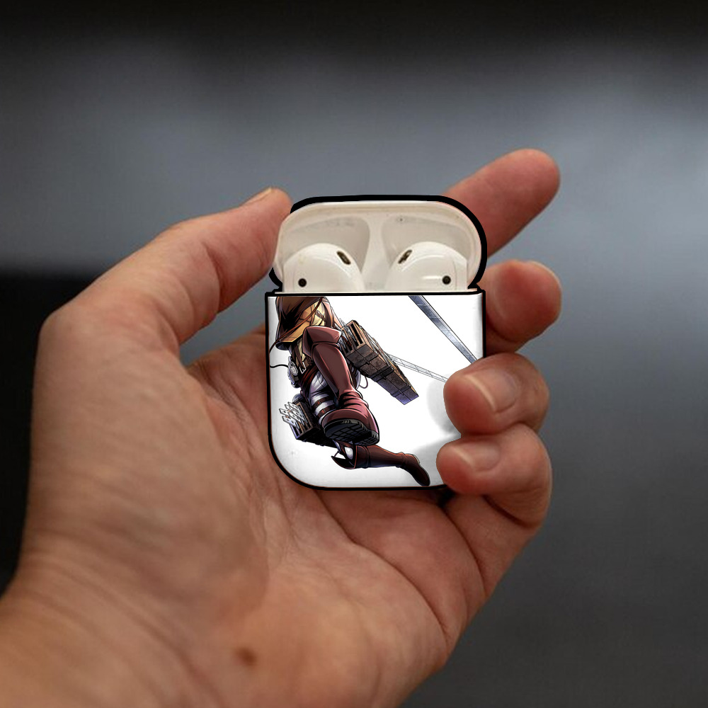 進撃の巨人 コニー·スプリンガー Attack on Titan Connie Springer AirPods 第2世代保護ケース ハードシェル ブラック 耐衝撃・防指紋・カラビナ付き