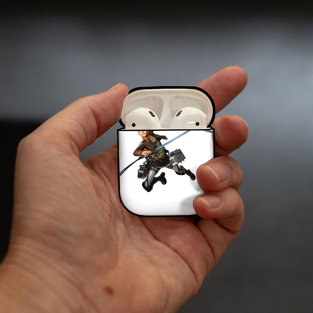 進撃の巨人 コニー·スプリンガー Attack on Titan Connie Springer AirPods 第2世代保護ケース ハードシェル ブラック 耐衝撃・防指紋・カラビナ付き