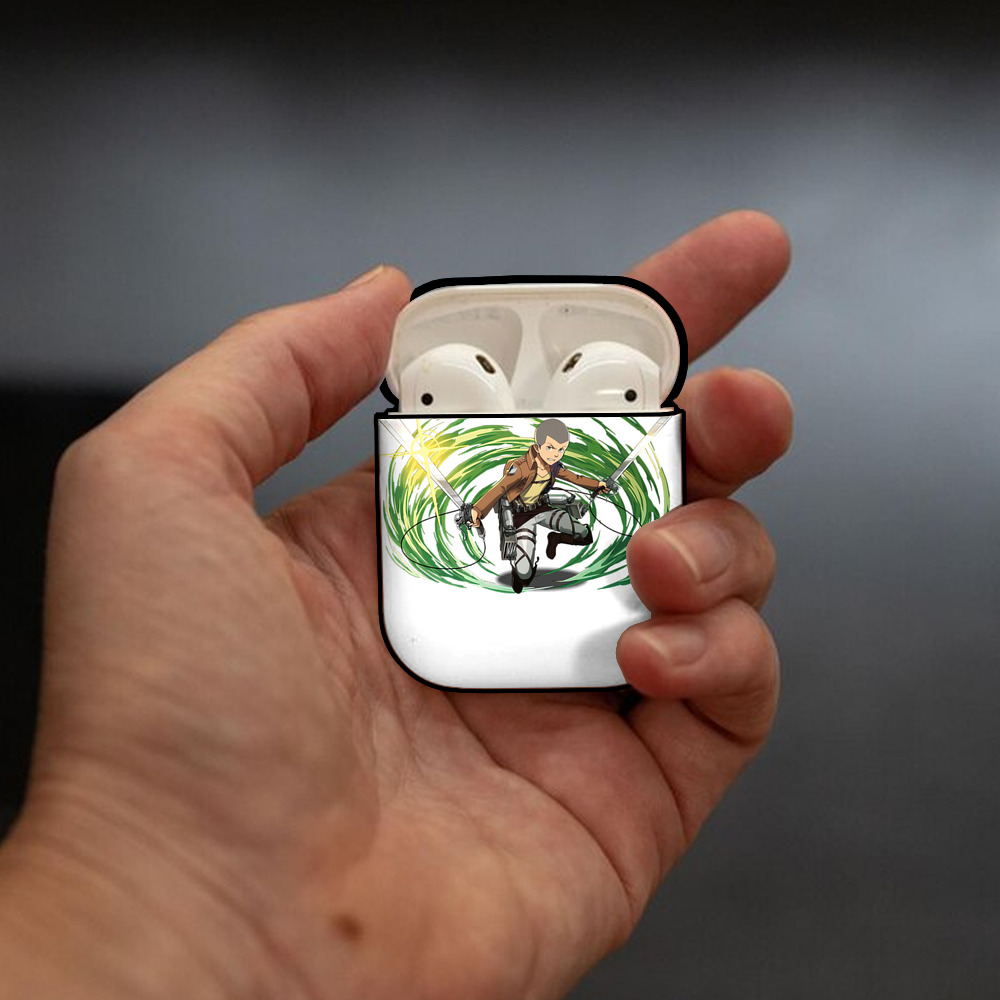 進撃の巨人 コニー·スプリンガー Attack on Titan Connie Springer AirPods 第2世代保護ケース ハードシェル ブラック 耐衝撃・防指紋・カラビナ付き