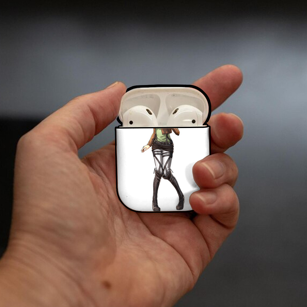 進撃の巨人 ヒツチ Attack on Titan Hitch AirPods 第2世代保護ケース ハードシェル ブラック 耐衝撃・防指紋・カラビナ付き