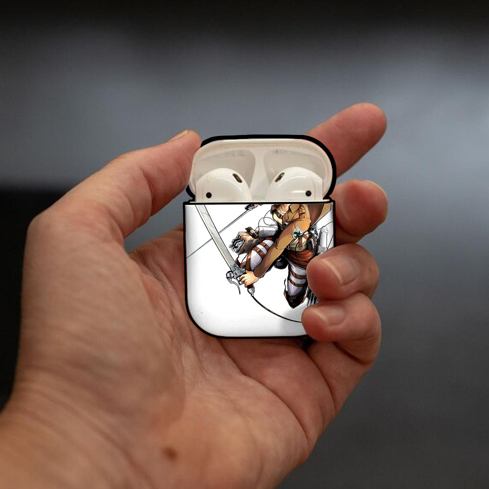 進撃の巨人 ヒツチ Attack on Titan Hitch AirPods 第2世代保護ケース ハードシェル ブラック 耐衝撃・防指紋・カラビナ付き