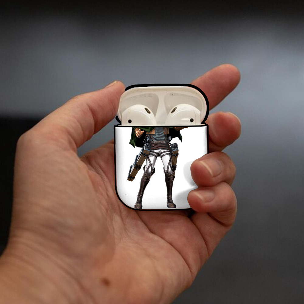進撃の巨人 Attack on Titan AirPods 第2世代保護ケース ハードシェル ブラック 耐衝撃・防指紋・カラビナ付き