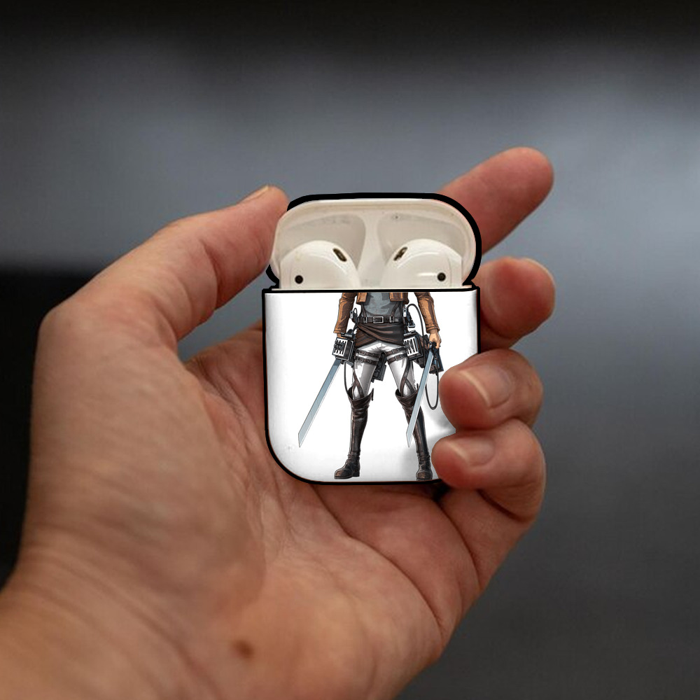 進撃の巨人 Attack on Titan AirPods 第2世代保護ケース ハードシェル ブラック 耐衝撃・防指紋・カラビナ付き