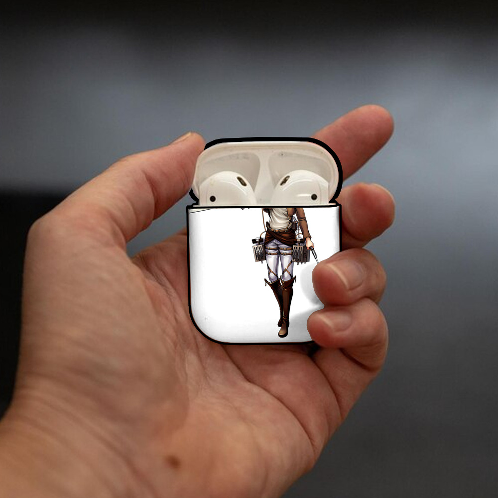 進撃の巨人 Attack on Titan AirPods 第2世代保護ケース ハードシェル ブラック 耐衝撃・防指紋・カラビナ付き