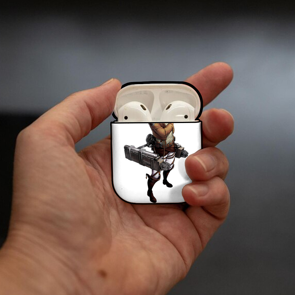 進撃の巨人 Attack on Titan AirPods 第2世代保護ケース ハードシェル ブラック 耐衝撃・防指紋・カラビナ付き