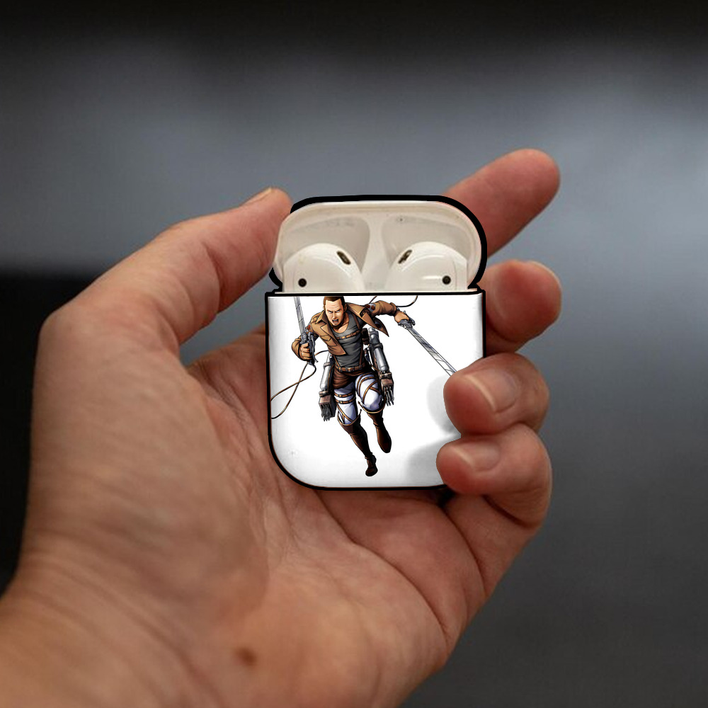 進撃の巨人 Attack on Titan AirPods 第2世代保護ケース ハードシェル ブラック 耐衝撃・防指紋・カラビナ付き