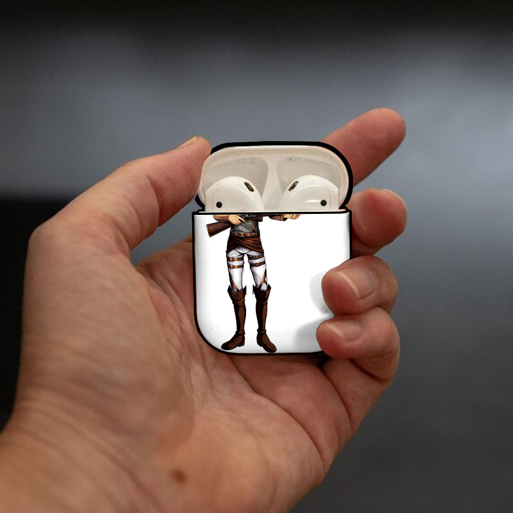 進撃の巨人 Attack on Titan AirPods 第2世代保護ケース ハードシェル ブラック 耐衝撃・防指紋・カラビナ付き