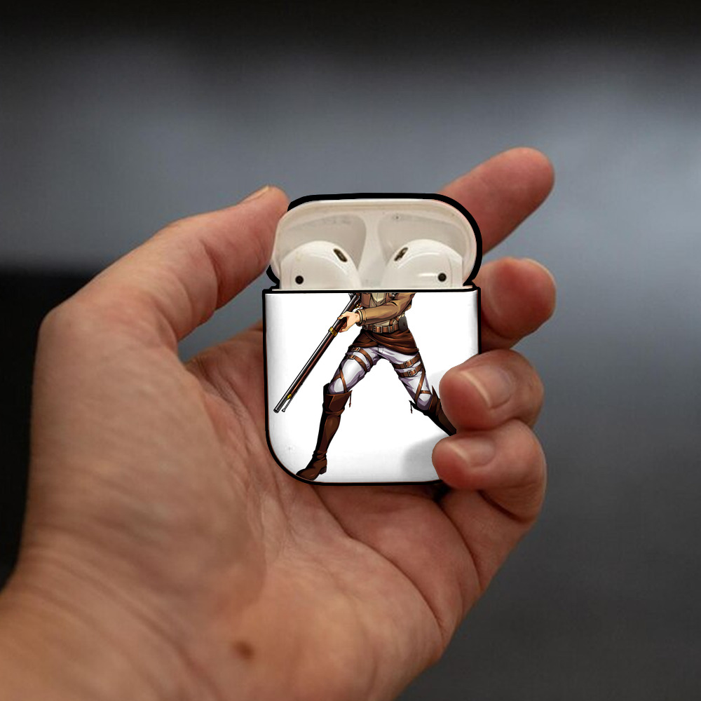 進撃の巨人 Attack on Titan AirPods 第2世代保護ケース ハードシェル ブラック 耐衝撃・防指紋・カラビナ付き